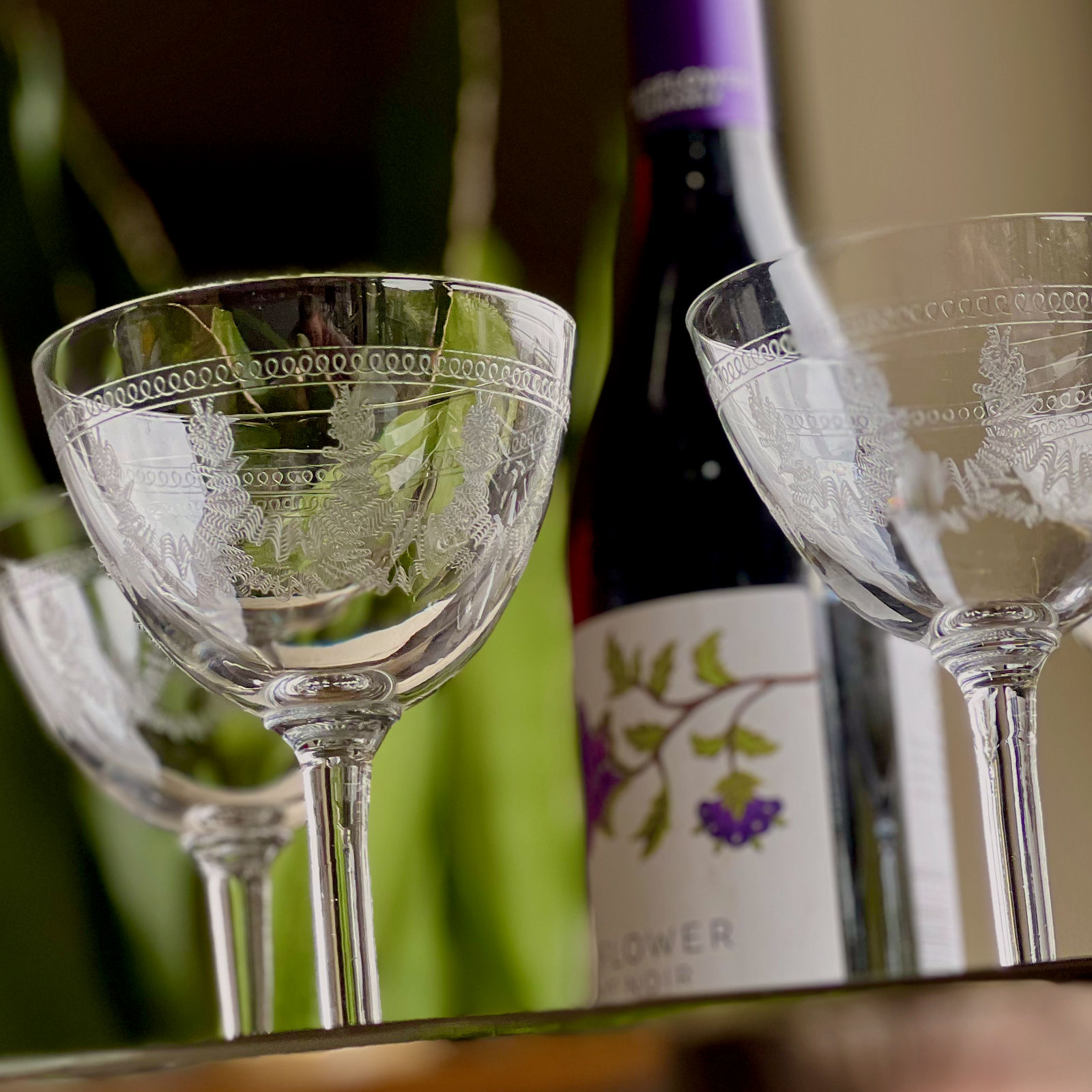 Beautiful Etched Decorative Pattern Wine glass Set