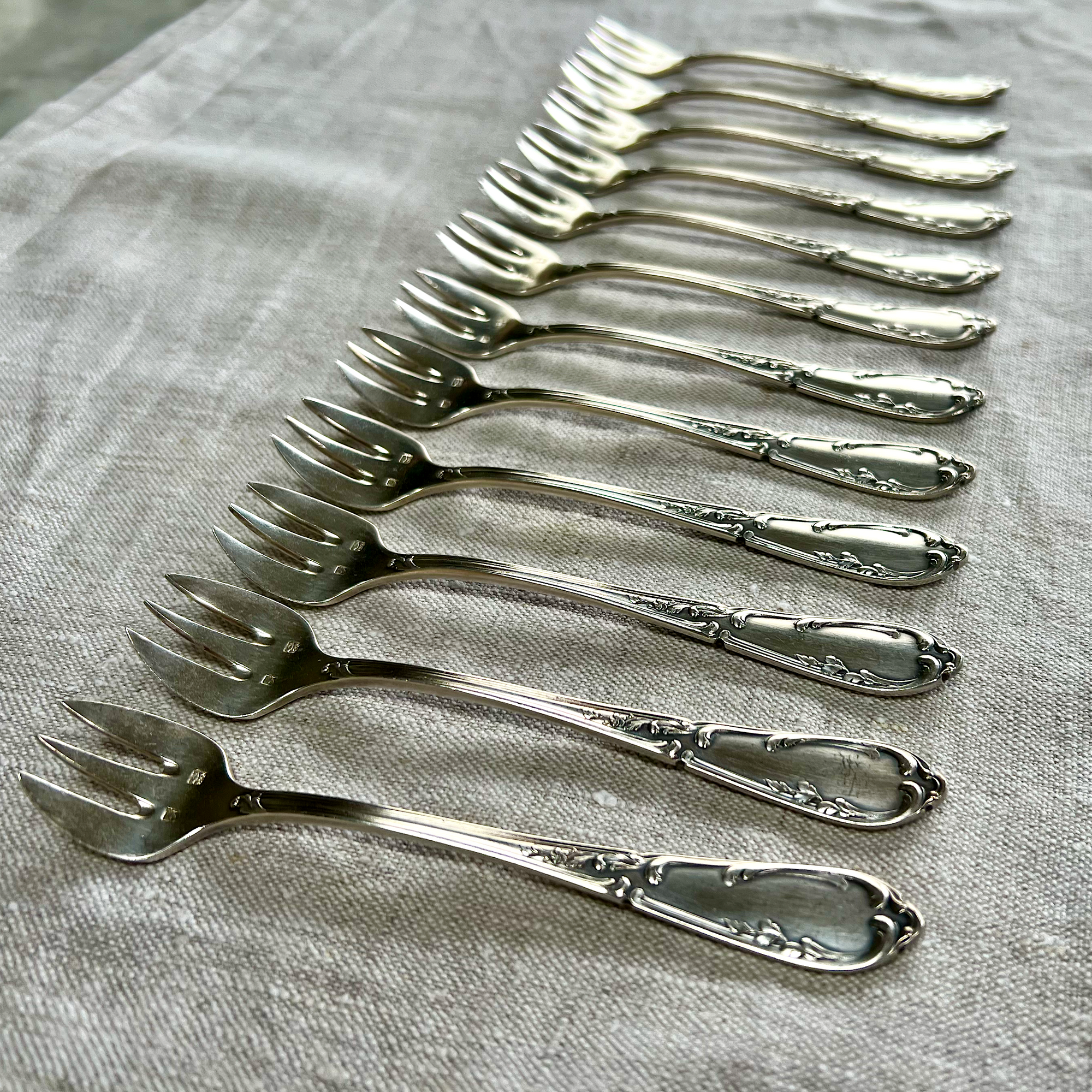 Beautiful Silver Decorative Boxed Oyster Forks Hall Marked