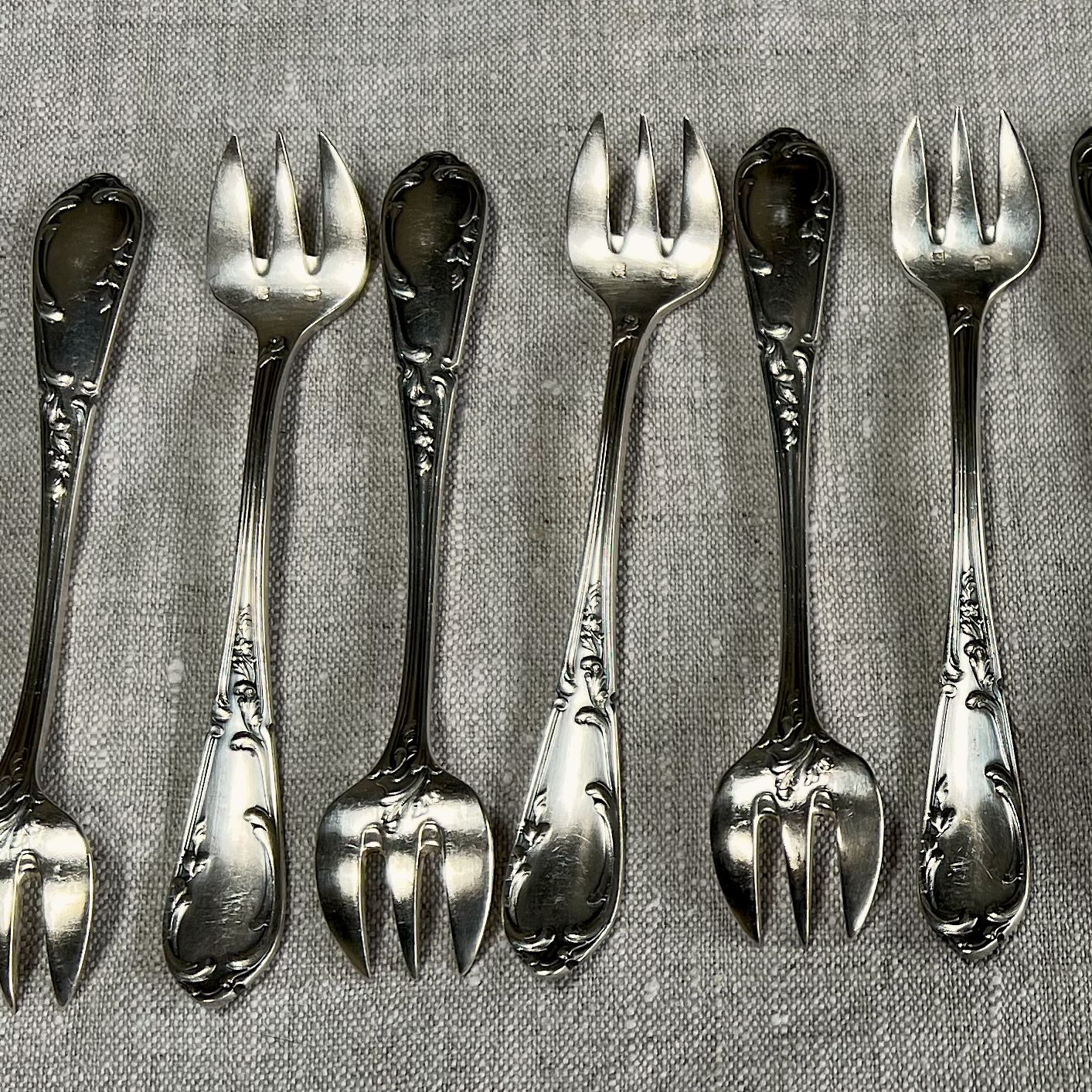 Beautiful Silver Decorative Boxed Oyster Forks Hall Marked