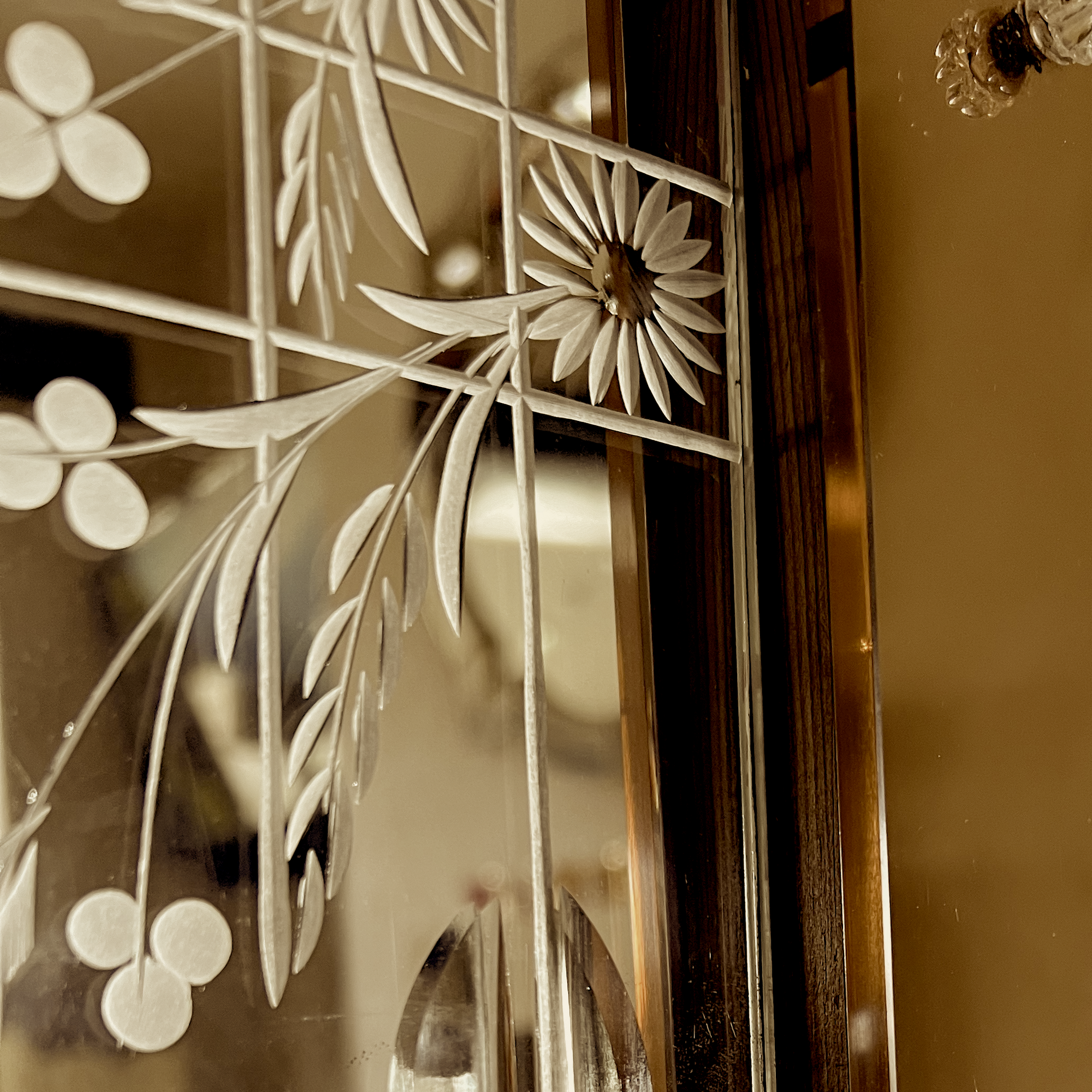 Venetian Drinks Cabinet in Rose Etched glass with Glass Florettes & floral Etching